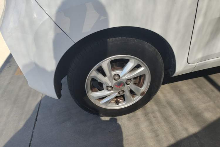 Used Wuling Hongguang MINIEV 2020 Freedom Version Lithium Iron Phosphate Left Front Wheel Hub