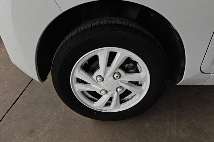 Used Wuling Hongguang MINIEV 2020 Freedom Version Lithium Iron Phosphate Left Front Wheel Hub