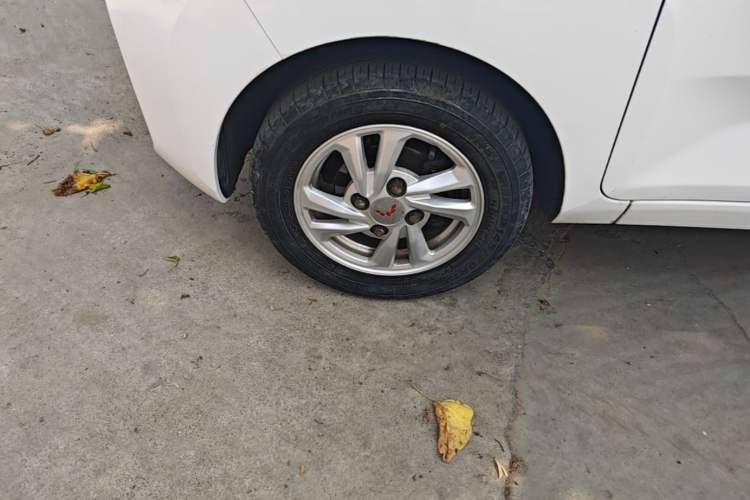 Used Wuling Hongguang MINIEV 2020 Freedom Version Lithium Iron Phosphate Left Front Wheel Hub