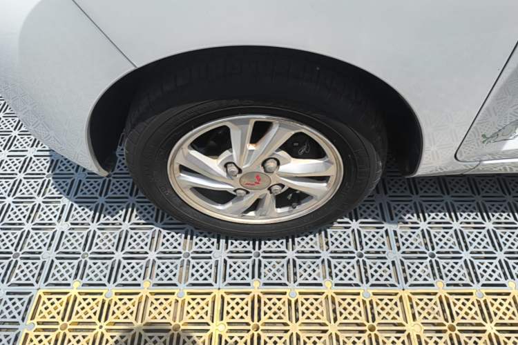 Used Wuling Hongguang MINIEV 2020 Freedom Version Lithium Iron Phosphate Left Front Wheel Hub
