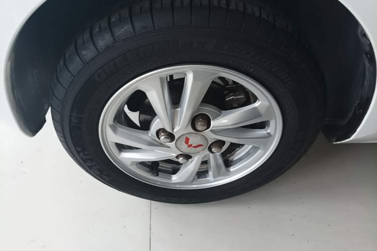 Used Wuling Hongguang MINIEV 2020 Freedom Version Lithium Iron Phosphate Left Front Wheel Hub