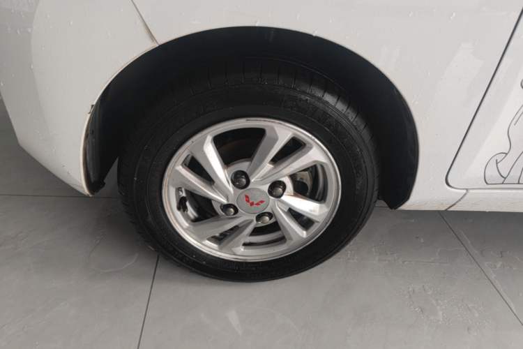 Used Wuling Hongguang MINIEV 2020 Zizai Version Lithium-NMC Left Front Wheel Hub