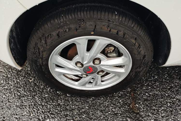 Used Wuling Hongguang MINIEV 2020 Freedom Version Lithium Iron Phosphate Left Front Wheel Hub