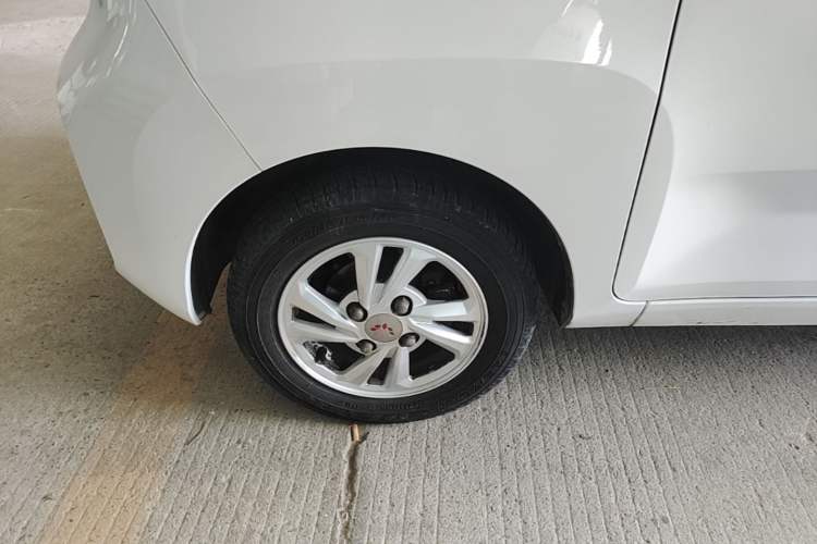 Used Wuling Hongguang MINIEV 2020 Zizai Version Lithium-NMC Left Front Wheel Hub
