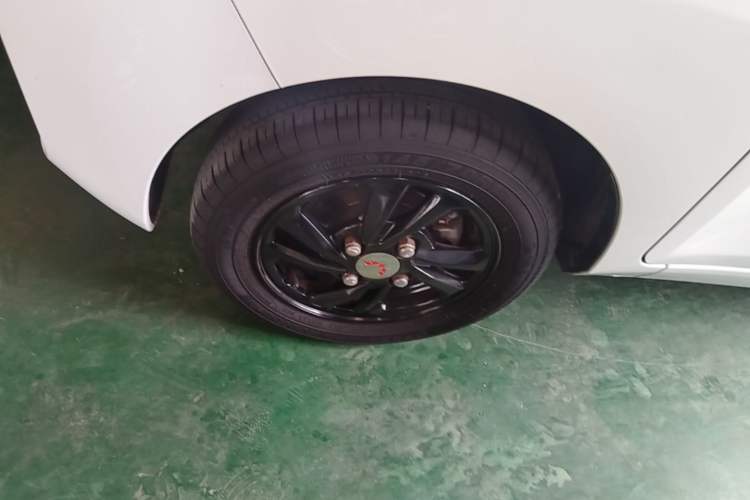 Used Wuling Hongguang MINIEV 2020 Easy Version Lithium-Ion Battery Left Front Wheel Hub