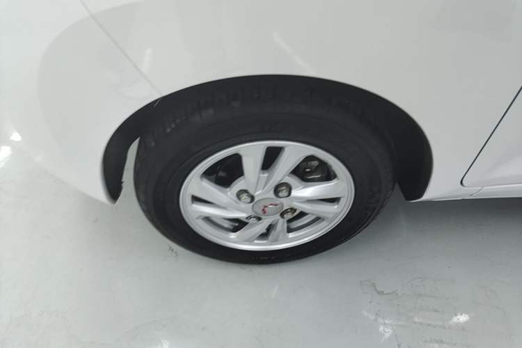 Used Wuling Hongguang MINIEV 2020 Enjoyment Model Lithium Iron Phosphate Left Front Wheel Hub