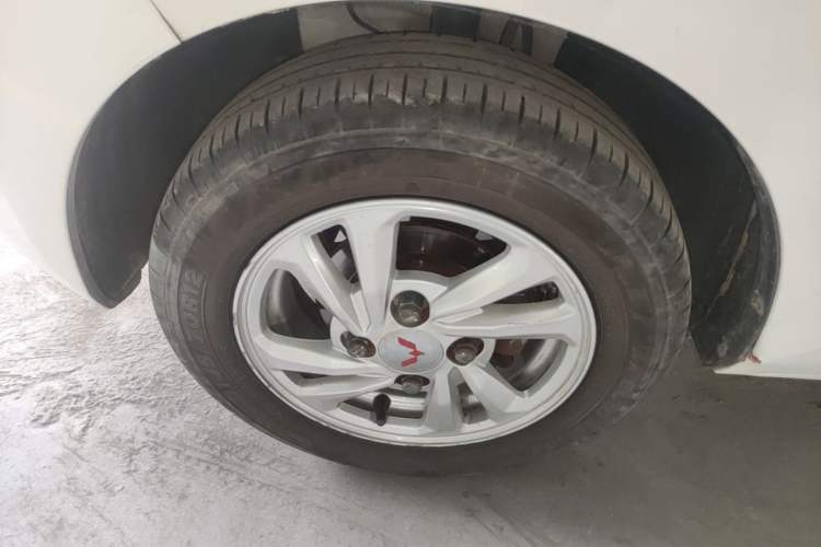 Used Wuling Hongguang MINIEV 2020 Freedom Version Lithium Iron Phosphate Left Front Wheel Hub