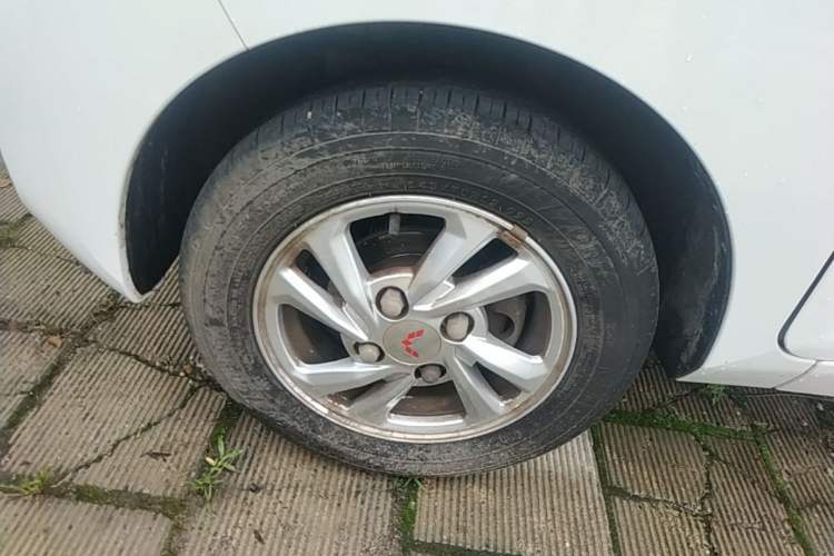 Used Wuling Hongguang MINIEV 2020 Freedom Version Lithium Iron Phosphate Left Front Wheel Hub
