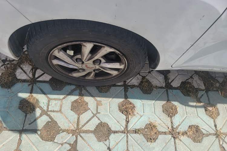 Used Wuling Hongguang MINIEV 2020 Freedom Version Lithium Iron Phosphate Left Front Wheel Hub