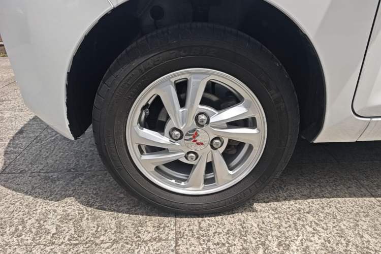 Used Wuling Hongguang MINIEV 2020 Freedom Version Lithium Iron Phosphate Left Front Wheel Hub