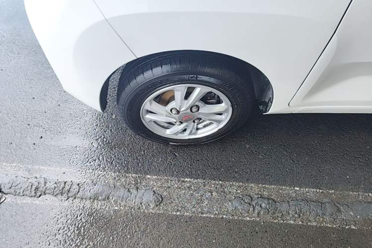 Used Wuling Hongguang MINIEV 2020 Lite Version Lithium Iron Phosphate Left Front Wheel Hub