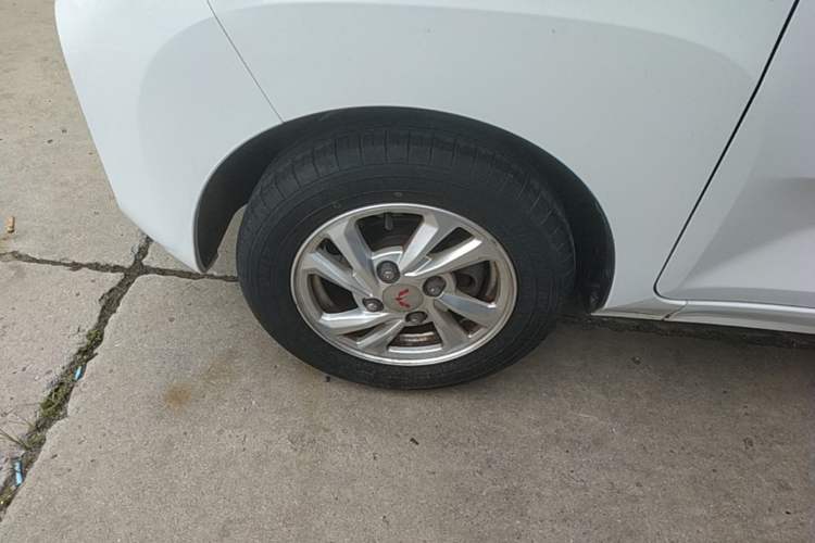 Used Wuling Hongguang MINIEV 2020 Freedom Version Lithium Iron Phosphate Left Front Wheel Hub
