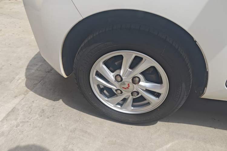 Used Wuling Hongguang MINIEV 2020 Zizai Version Lithium-NMC Left Front Wheel Hub