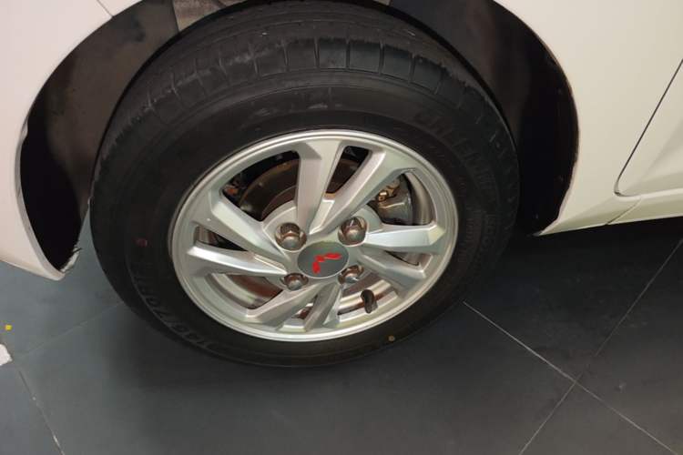 Used Wuling Hongguang MINIEV 2020 Freedom Version Lithium Iron Phosphate Left Front Wheel Hub