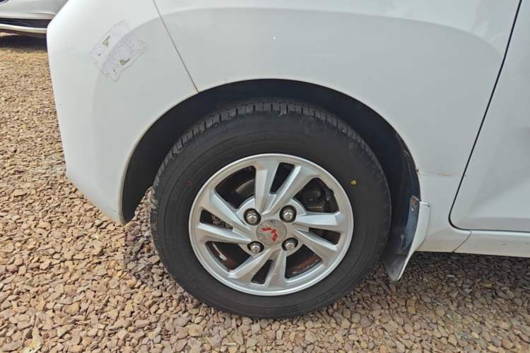 Used Wuling Hongguang MINIEV 2020 Freedom Version Lithium Iron Phosphate Left Front Wheel Hub