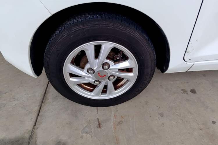 Used Wuling Hongguang MINIEV 2020 Enjoyment Model Lithium Iron Phosphate Left Front Wheel Hub