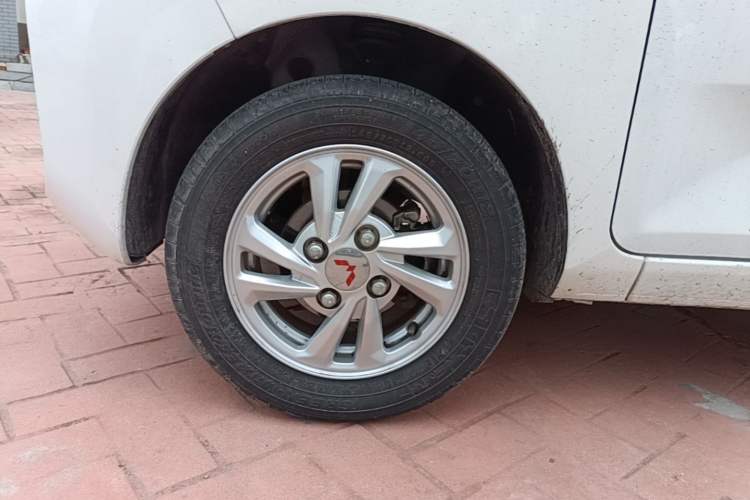 Used Wuling Hongguang MINIEV 2020 Freedom Version Lithium Iron Phosphate Left Front Wheel Hub