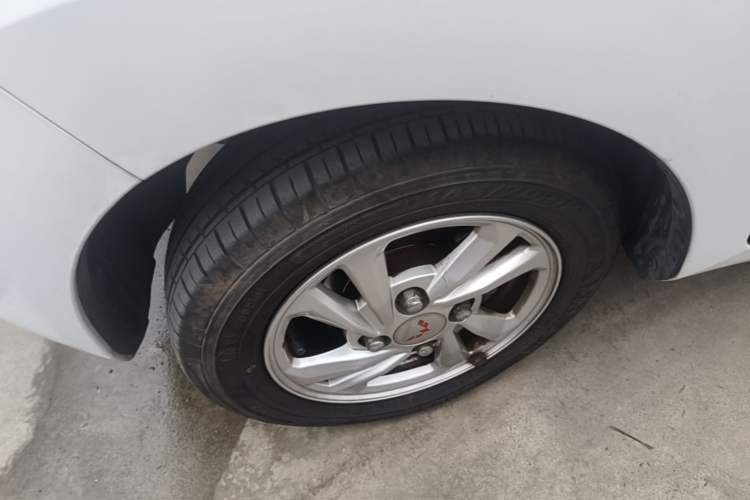 Used Wuling Hongguang MINIEV 2020 Zizai Version Lithium-NMC Left Front Wheel Hub