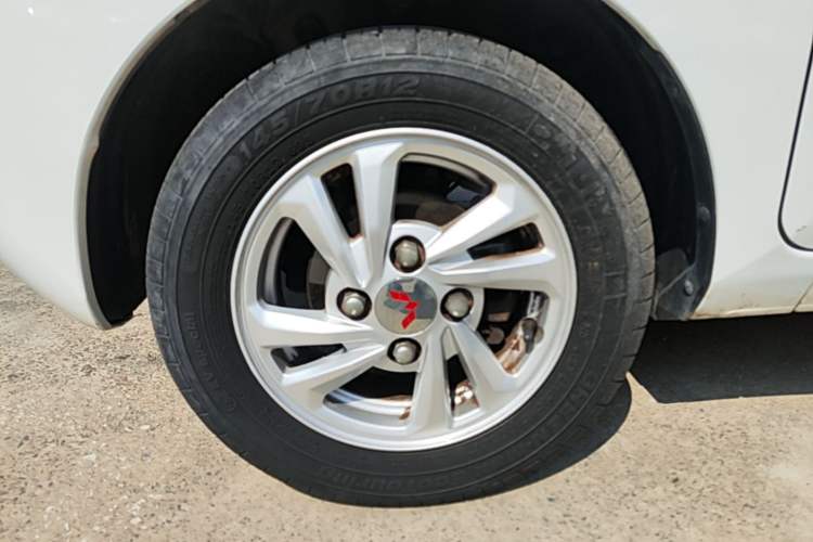 Used Wuling Hongguang MINIEV 2020 Freedom Version Lithium Iron Phosphate Left Front Wheel Hub