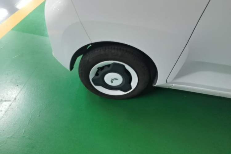 Used Wuling Hongguang MINIEV 2020 Freedom Version Lithium Iron Phosphate Left Front Wheel Hub
