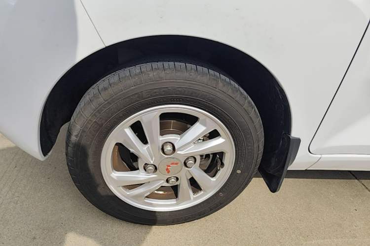Used Wuling Hongguang MINIEV 2020 Zizai Version Lithium-NMC Left Front Wheel Hub