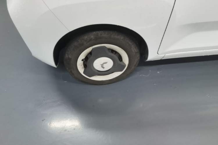 Used Wuling Hongguang MINIEV 2020 Freedom Version Lithium Iron Phosphate Left Front Wheel Hub