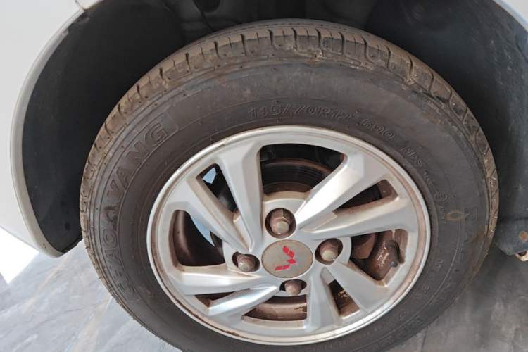 Used Wuling Hongguang MINIEV 2020 Easy Version Lithium-Ion Battery Left Front Wheel Hub