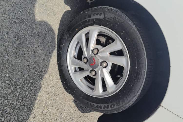 Used Wuling Hongguang MINIEV 2020 Zizai Version Lithium-NMC Left Front Wheel Hub