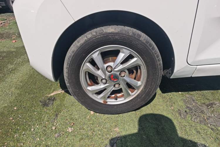 Used Wuling Hongguang MINIEV 2020 Freedom Version Lithium Iron Phosphate Left Front Wheel Hub