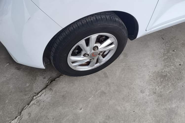 Used Wuling Hongguang MINIEV 2020 Freedom Version Lithium Iron Phosphate Left Front Wheel Hub