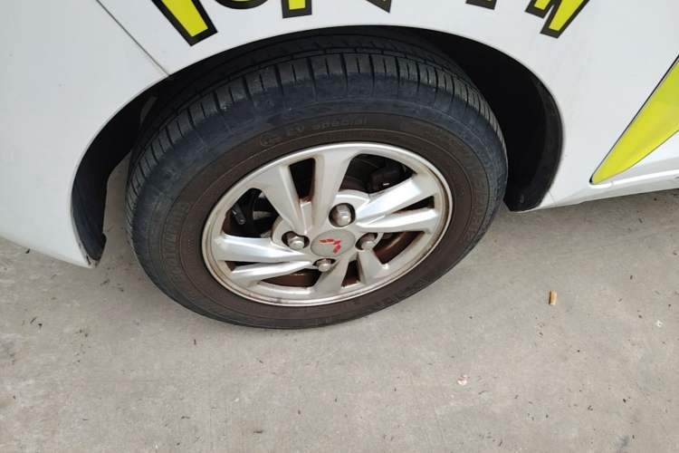 Used Wuling Hongguang MINIEV 2020 Freedom Version Lithium Iron Phosphate Left Front Wheel Hub
