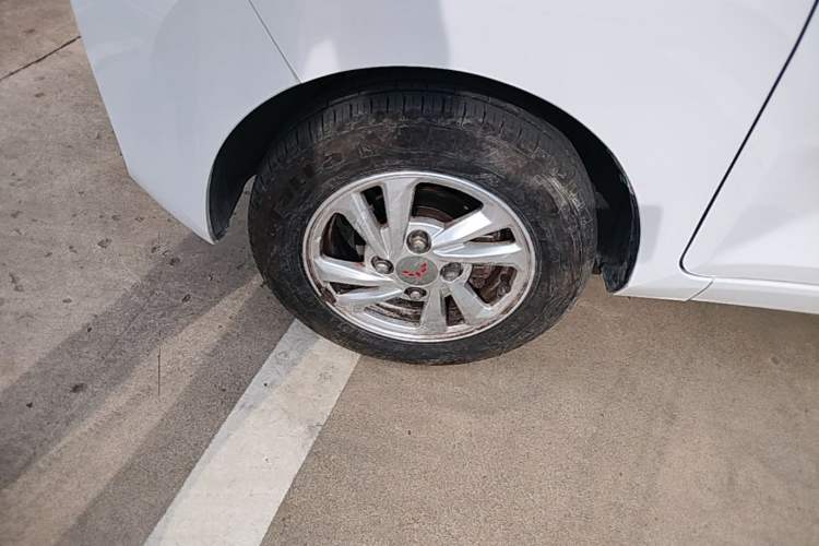 Used Wuling Hongguang MINIEV 2020 Zizai Version Lithium-NMC Left Front Wheel Hub