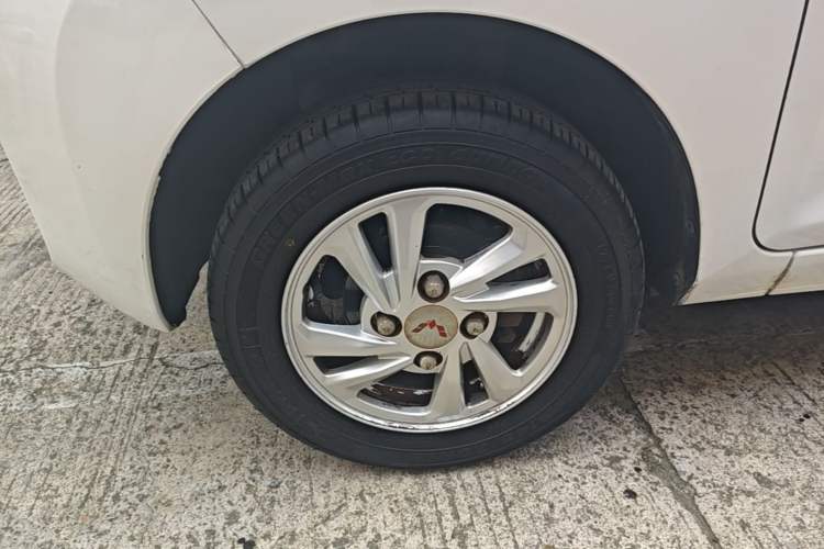 Used Wuling Hongguang MINIEV 2020 Zizai Version Lithium-NMC Left Front Wheel Hub