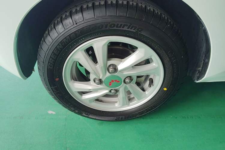 Used Wuling Hongguang MINIEV 2020 Freedom Version Lithium Iron Phosphate Left Front Wheel Hub