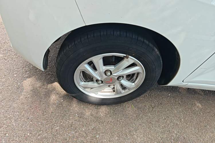 Used Wuling Hongguang MINIEV 2020 Zizai Version Lithium-NMC Left Front Wheel Hub