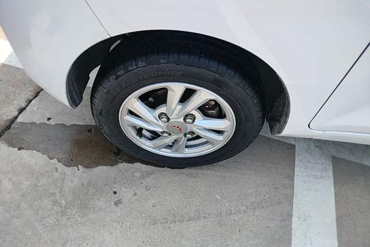 Used Wuling Hongguang MINIEV 2020 Zizai Version Lithium-NMC Left Front Wheel Hub