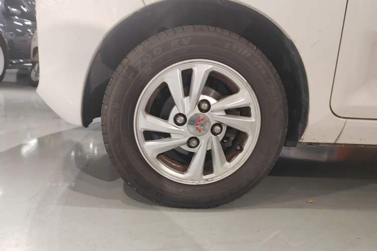 Used Wuling Hongguang MINIEV 2020 Zizai Version Lithium-NMC Left Front Wheel Hub