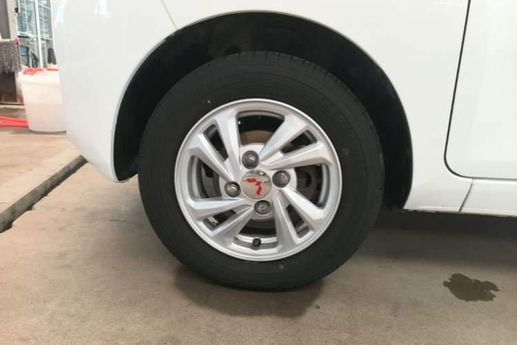Used Wuling Hongguang MINIEV 2020 Enjoyment Model Lithium Iron Phosphate Left Front Wheel Hub