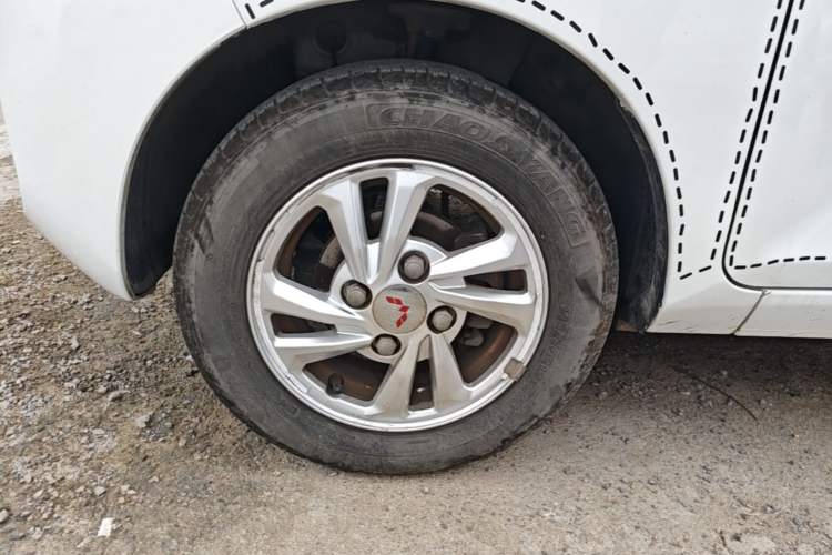 Used Wuling Hongguang MINIEV 2020 Zizai Version Lithium-NMC Left Front Wheel Hub