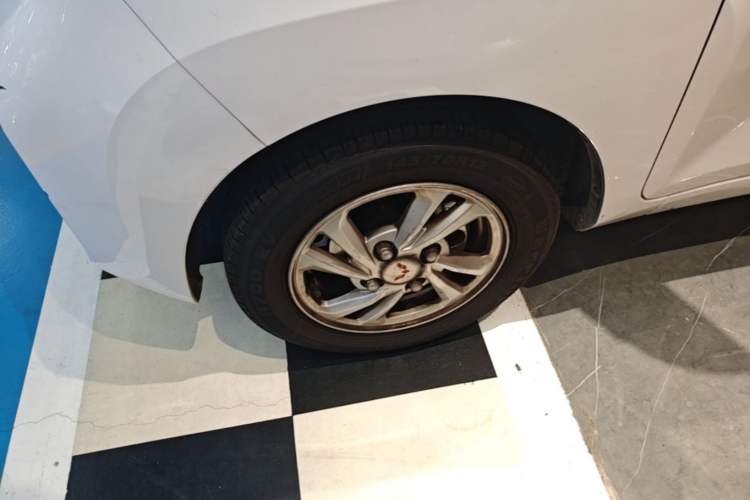 Used Wuling Hongguang MINIEV 2020 Freedom Version Lithium Iron Phosphate Left Front Wheel Hub