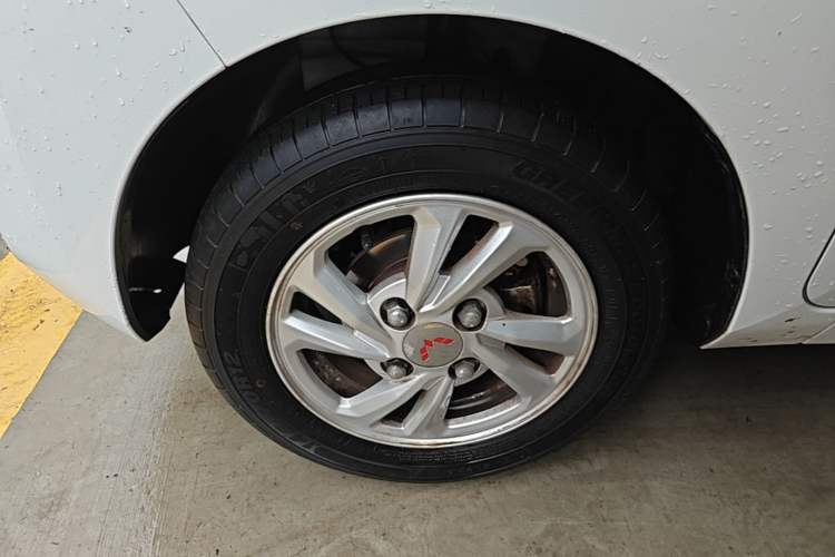 Used Wuling Hongguang MINIEV 2020 Freedom Version Lithium Iron Phosphate Left Front Wheel Hub
