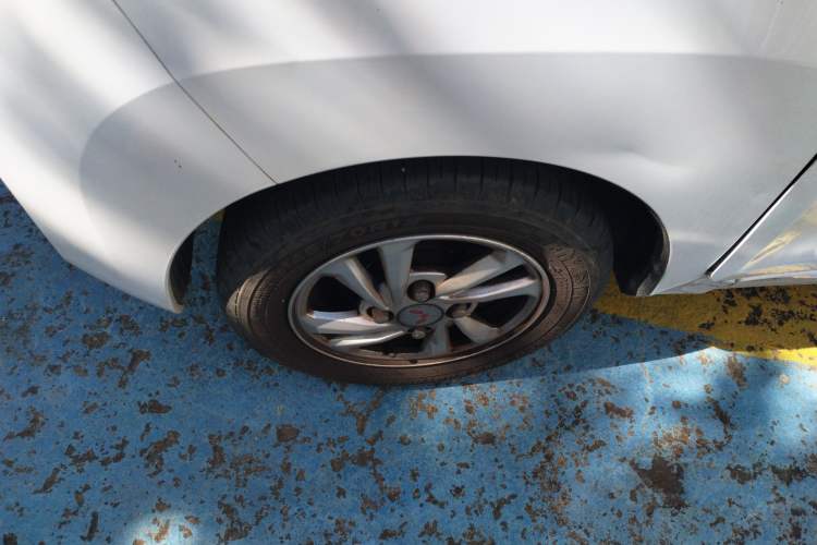 Used Wuling Hongguang MINIEV 2020 Lite Version Lithium Iron Phosphate Left Front Wheel Hub