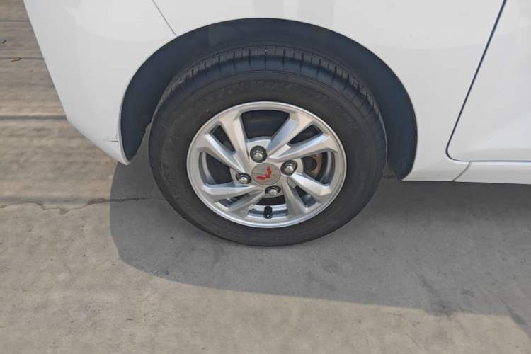 Used Wuling Hongguang MINIEV 2020 Easy Version Lithium-Ion Battery Left Front Wheel Hub