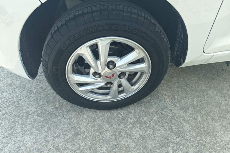 Used Wuling Hongguang MINIEV 2020 Zizai Version Lithium-NMC Left Front Wheel Hub