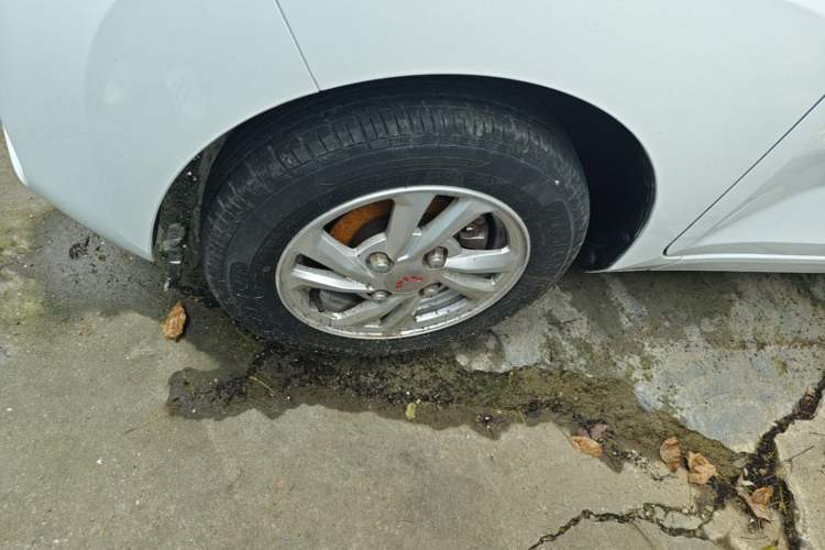 Used Wuling Hongguang MINIEV 2020 Freedom Version Lithium Iron Phosphate Left Front Wheel Hub