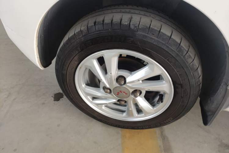 Used Wuling Hongguang MINIEV 2020 Zizai Version Lithium-NMC Left Front Wheel Hub