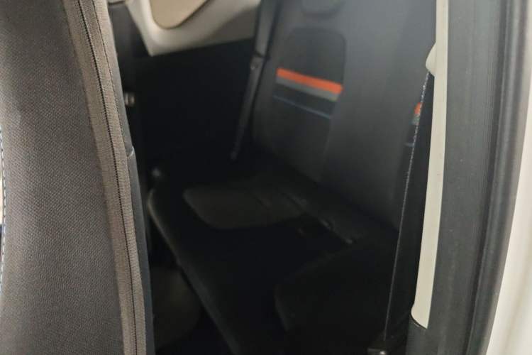 Used Wuling Hongguang MINIEV 2020 Enjoyment Model Lithium Iron Phosphate Left Rear Seat