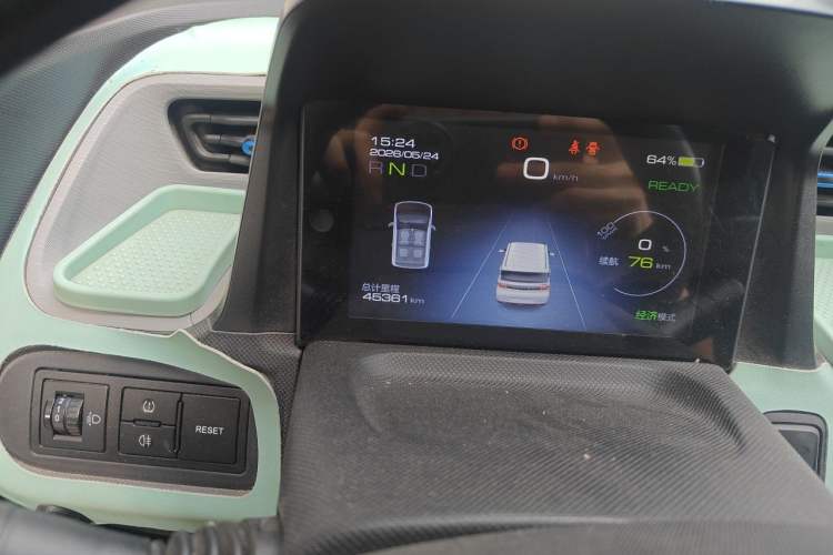 Used Wuling Hongguang MINIEV 2020 Freedom Version Lithium Iron Phosphate Odometer Close Up