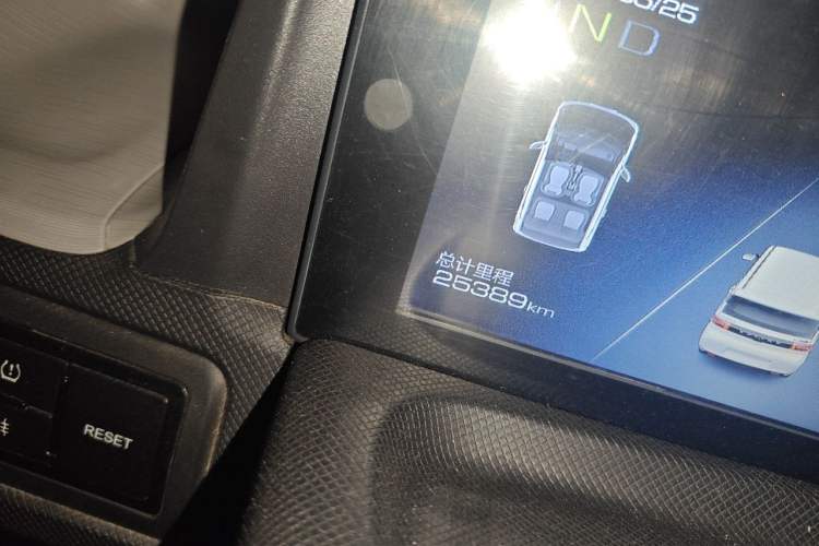 Used Wuling Hongguang MINIEV 2020 Freedom Version Lithium Iron Phosphate Odometer Close Up
