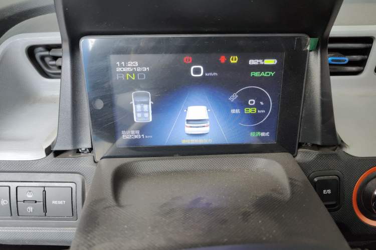 Used Wuling Hongguang MINIEV 2020 Lite Version Lithium Iron Phosphate Odometer Close Up